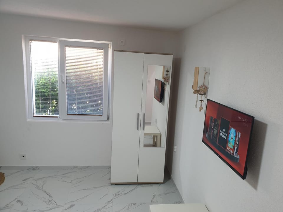 TV and multimedia, wardrobe