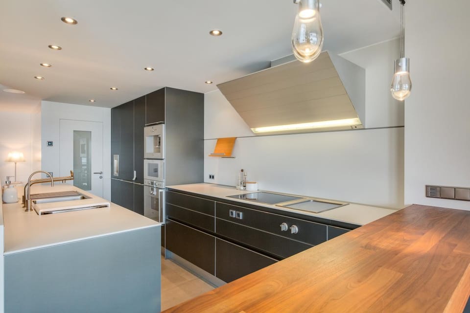 Coffee/tea facilities, Kitchen or kitchenette, Lounge or bar, Food and drinks, Communal kitchen, Food, Meals, Breakfast, Lunch, Dinner, Drinks, Alcoholic drinks, Non alcoholic drinks