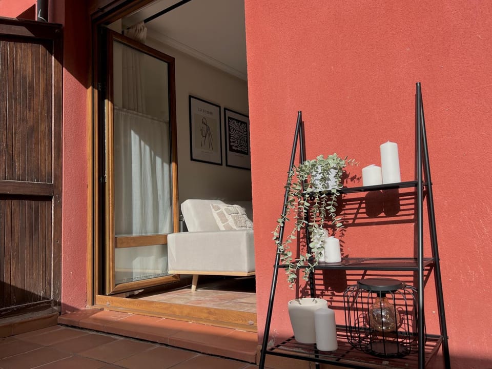 Balcony/Terrace, Decorative detail, Mountain view