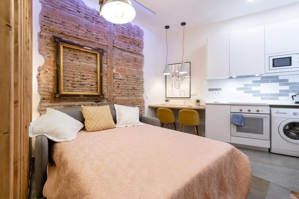 Bed, Living room