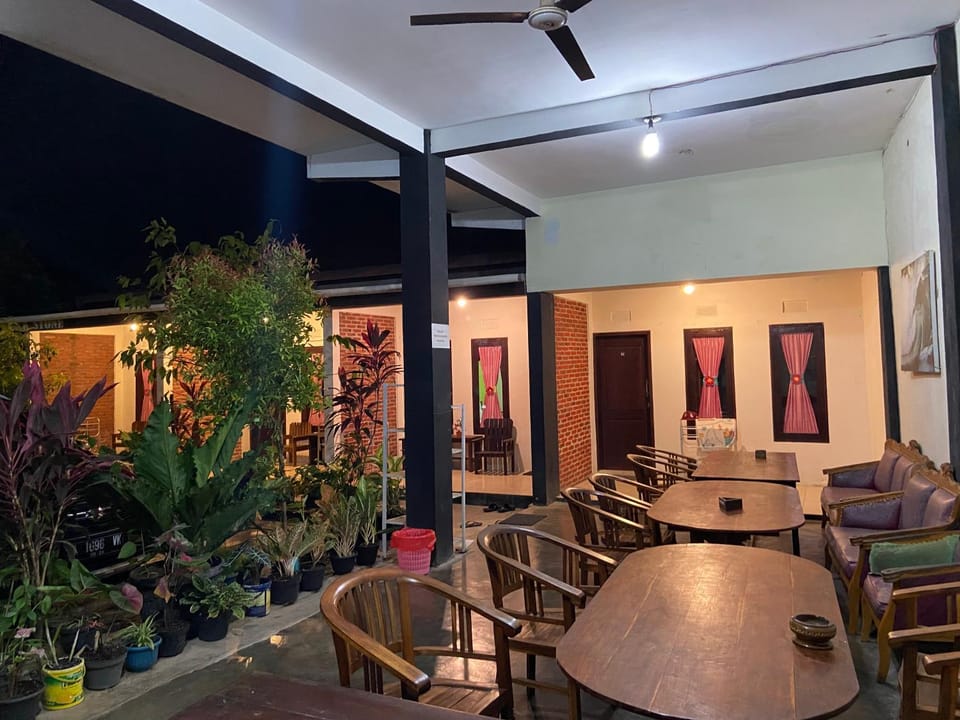 Watukarung Sackstone Guesthouse Bed and Breakfast in East Java