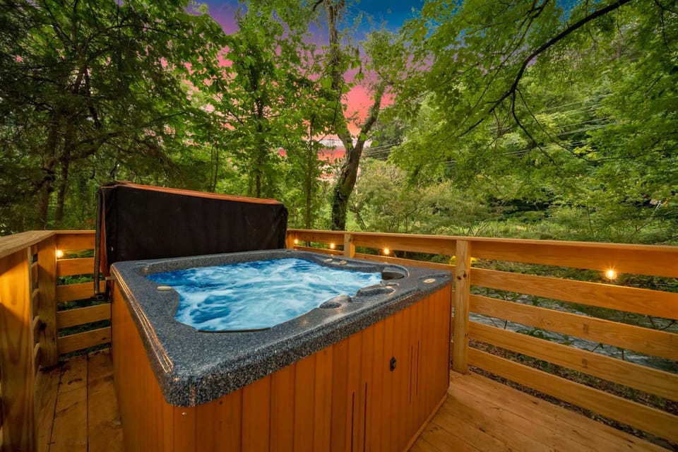 Creekwalk Inn Bed and Breakfast with Cabins Cabin in Tennessee