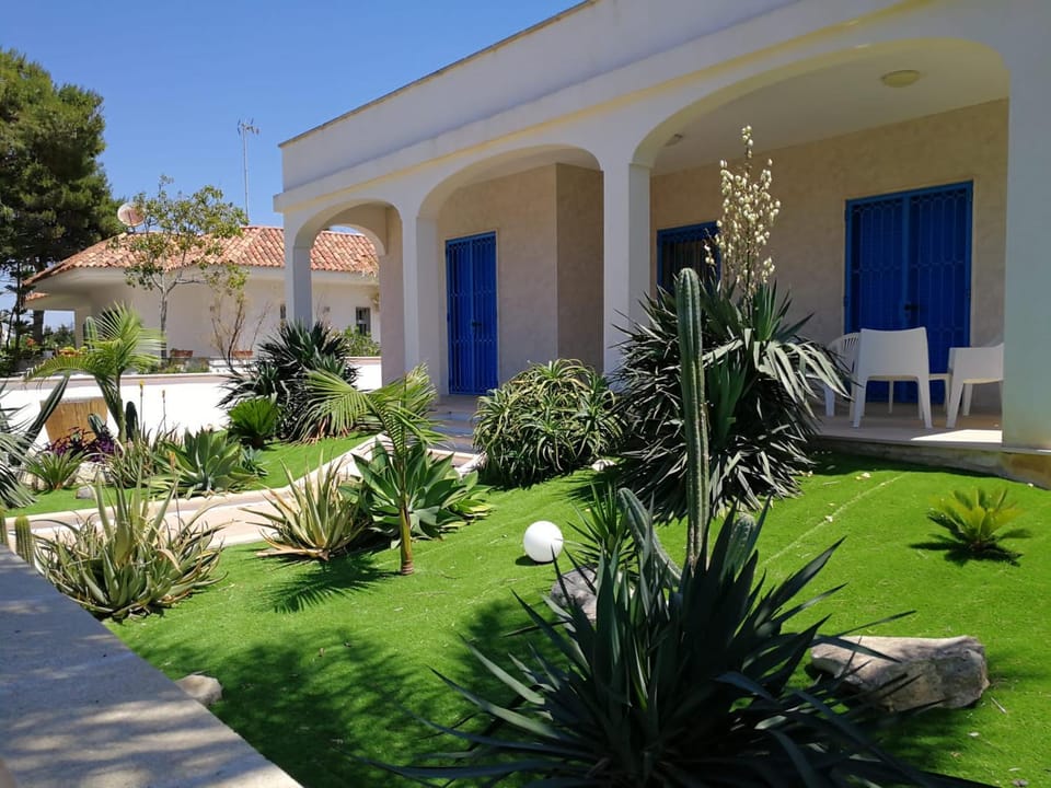 Facade/entrance, Garden