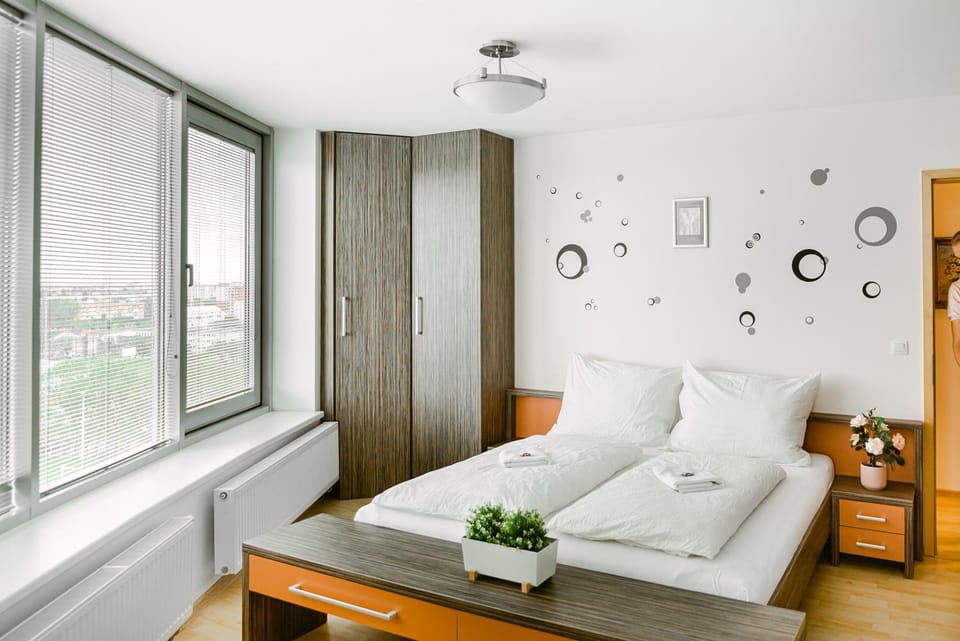 View (from property/room), Bedroom, City view