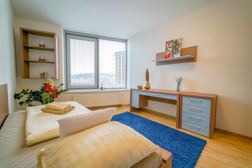 Photo of the whole room, Decorative detail, Bedroom, City view, Mountain view, Street view