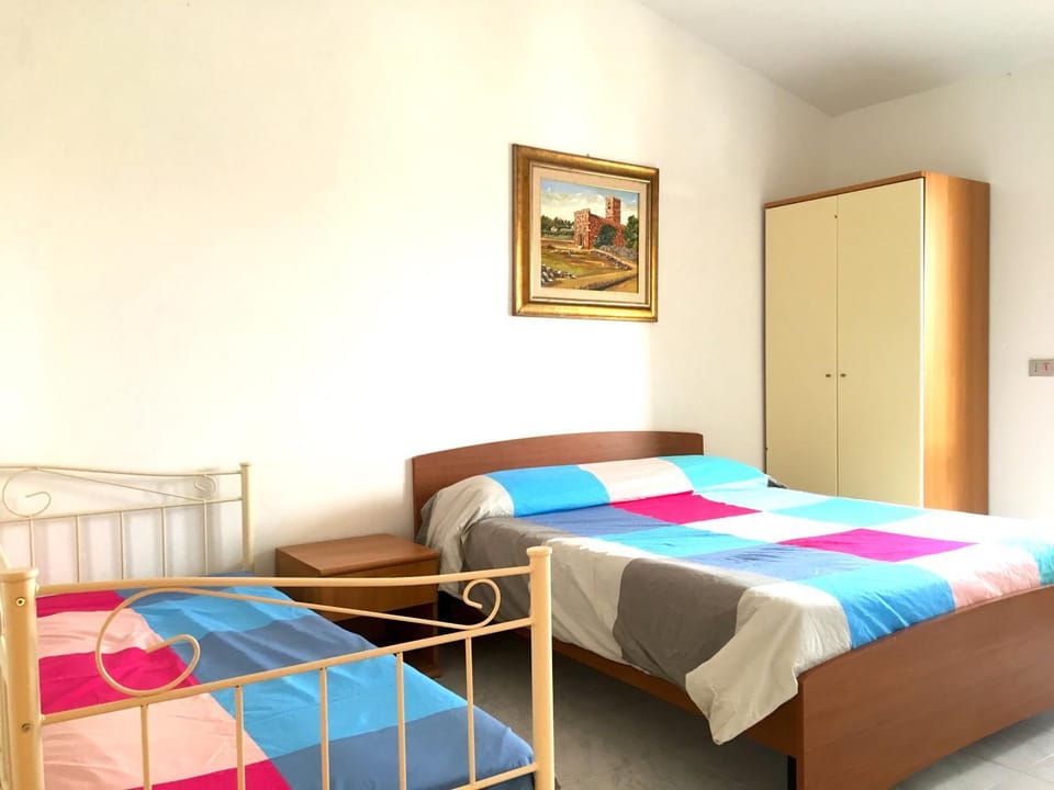 Bed, Balcony/Terrace, Bedroom, Pool view, Quiet street view