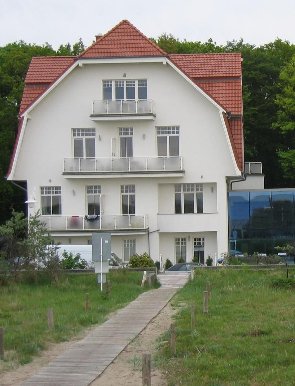 Facade/entrance