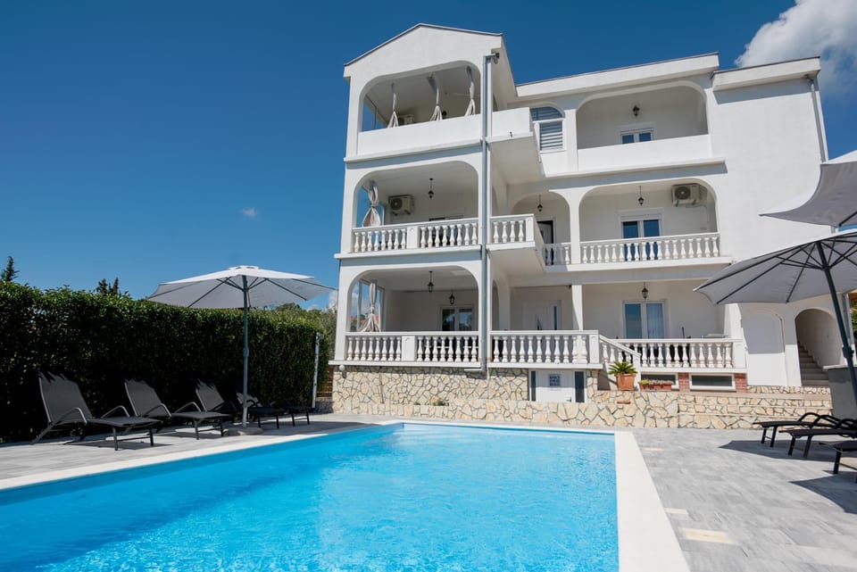 Property building, Swimming pool