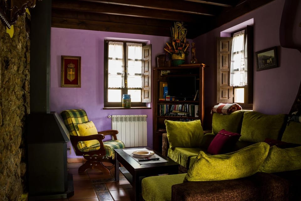 Communal lounge/ TV room, Library, Living room