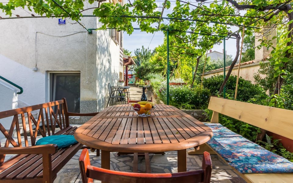 Patio, BBQ facilities