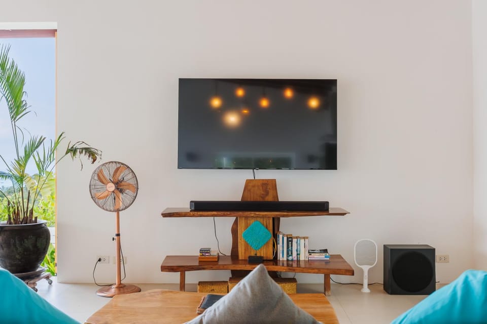 Communal lounge/ TV room, TV and multimedia, Living room, Seating area