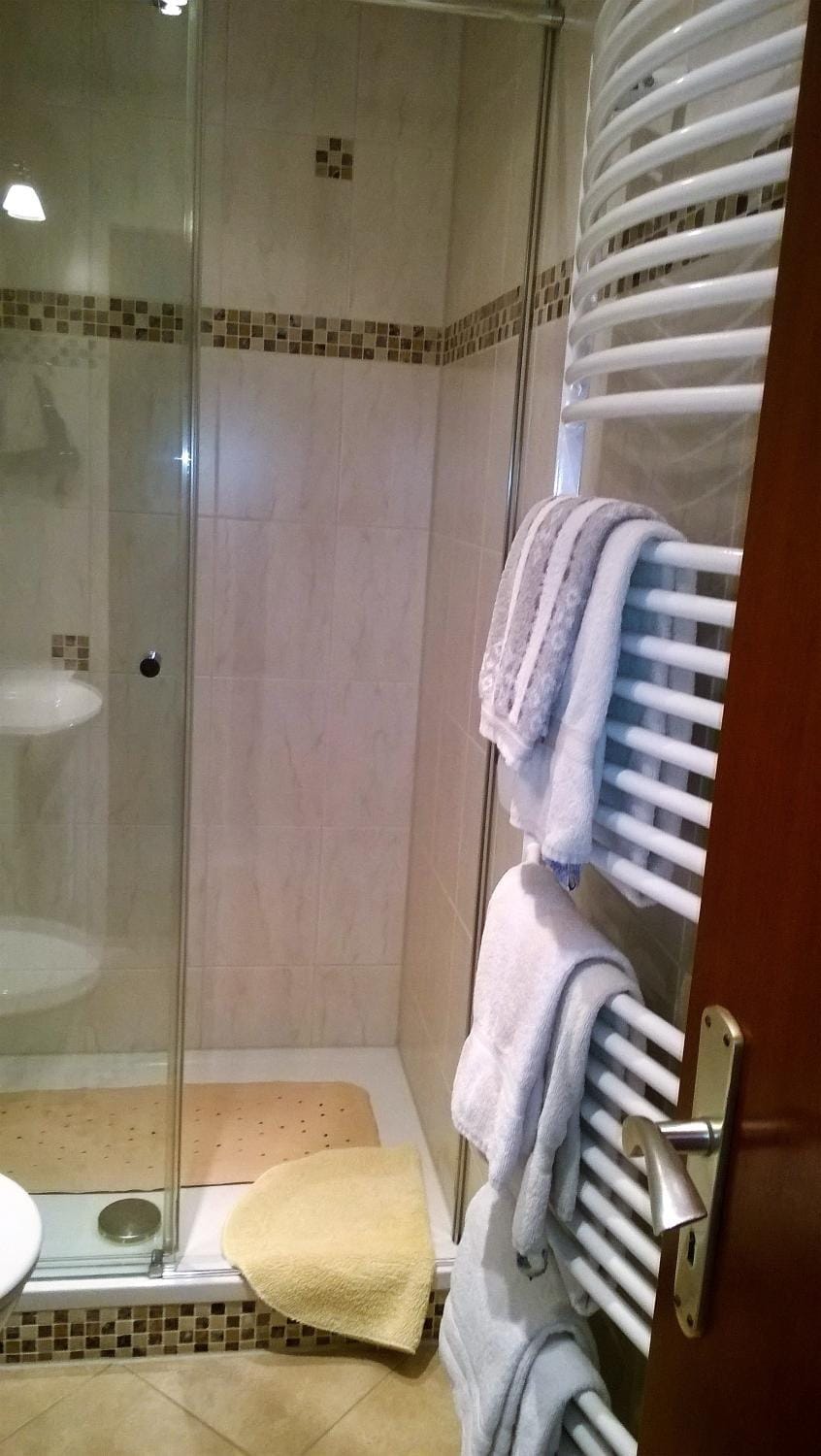 Bathroom, Photo of the whole room, Decorative detail