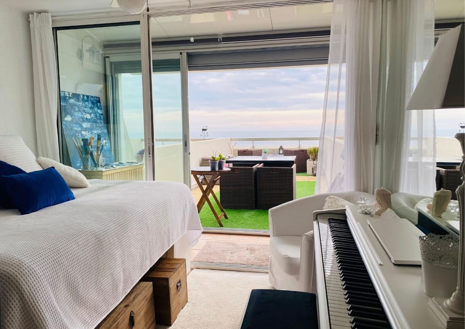 Bed, Sea view
