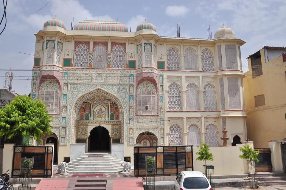 Property building, Facade/entrance, Landmark view