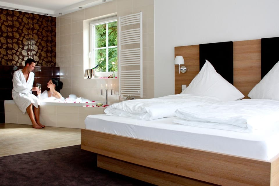 Bedroom, Bath, towels