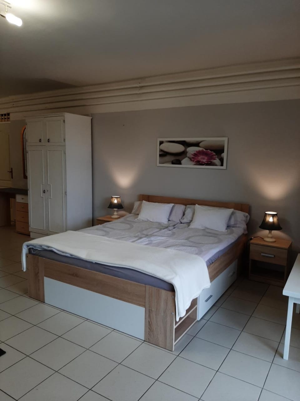 Bed, Photo of the whole room, wardrobe