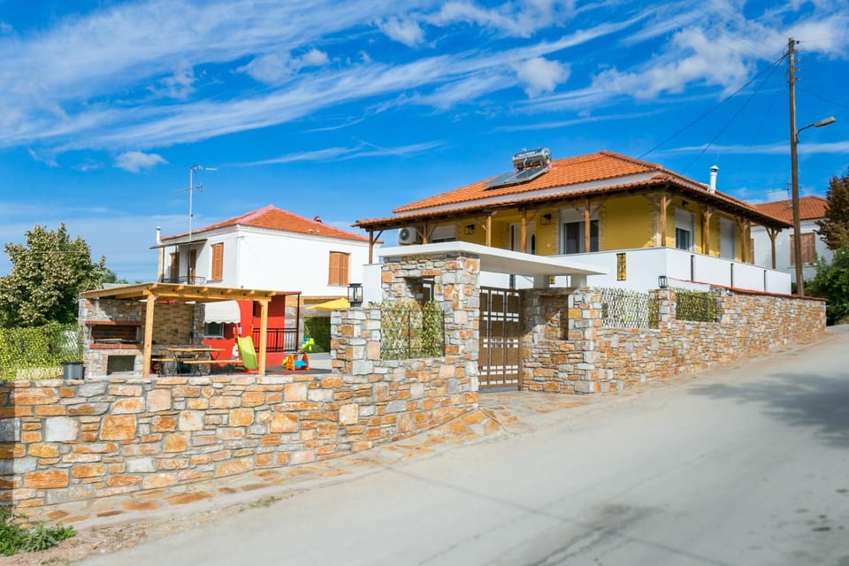 Property building, Neighbourhood