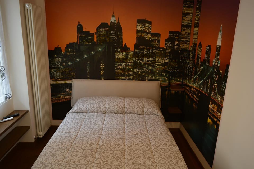 Bed, Photo of the whole room