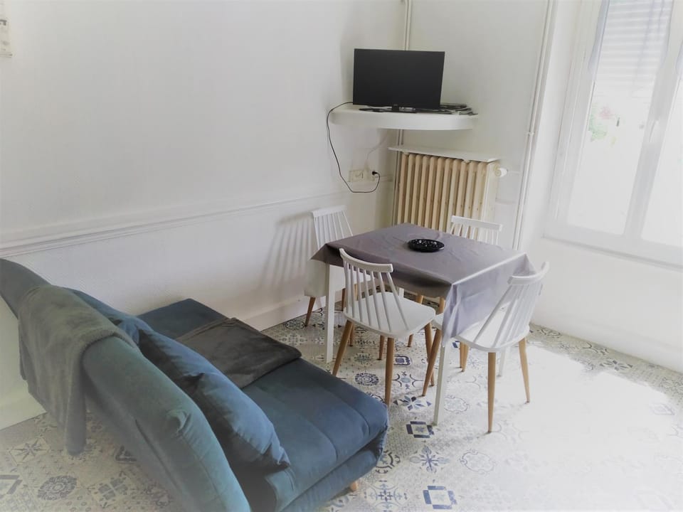 Communal lounge/ TV room, Dining area