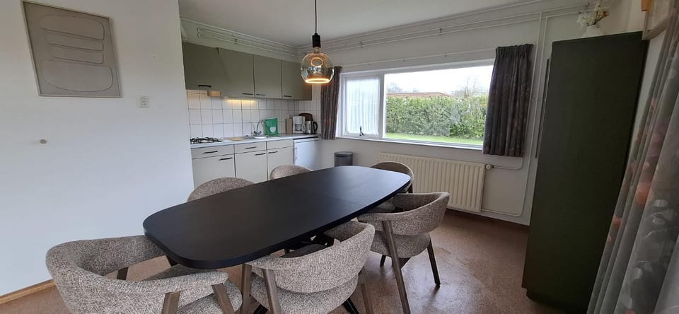 Dining area, kitchen