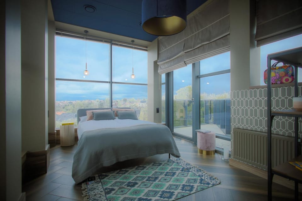 Bed, Balcony/Terrace, Photo of the whole room, Bedroom, City view