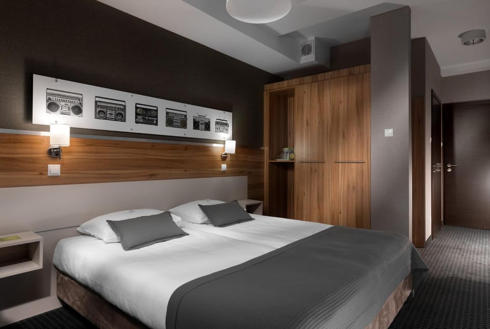 Property building, Bed, Photo of the whole room, Bedroom