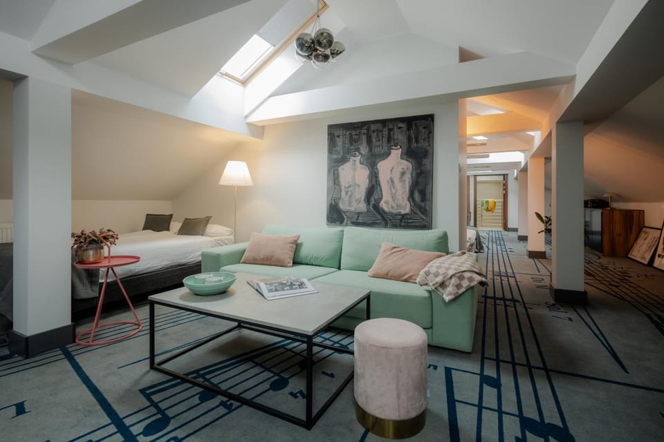 Bed, Photo of the whole room, Seating area, Bedroom