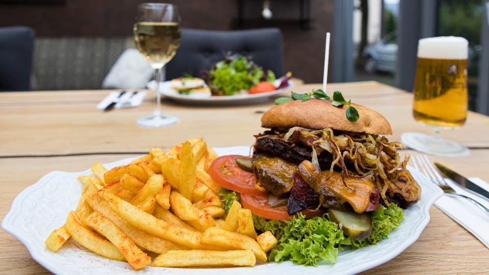 Restaurant/places to eat, Food and drinks