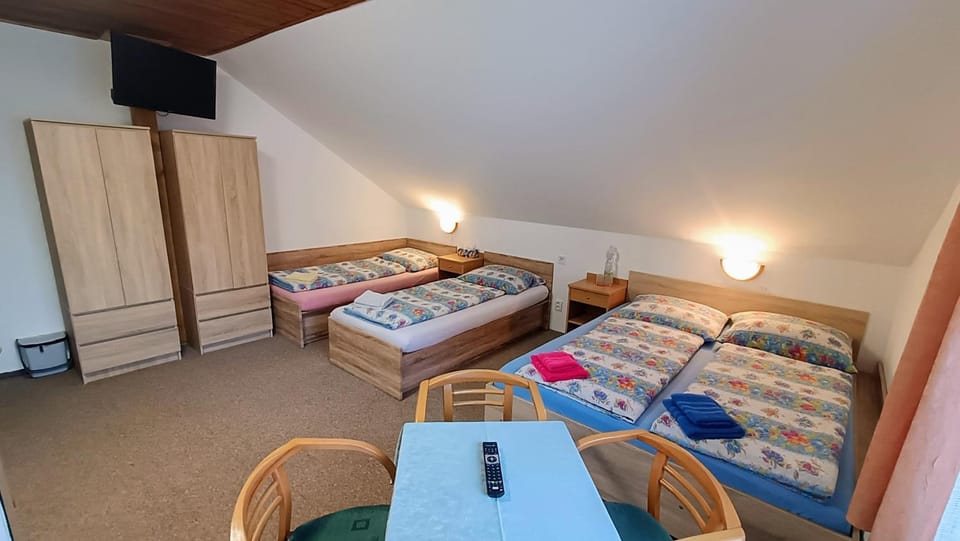 Bed, Photo of the whole room, Seating area, wardrobe