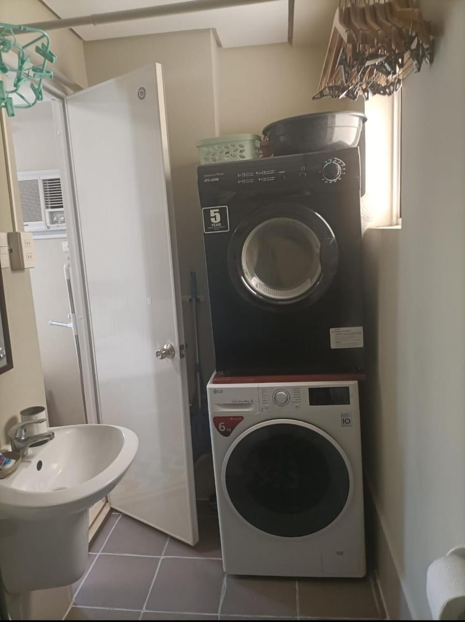 2BR avida tower near NAIA airport Apartment in Las Pinas