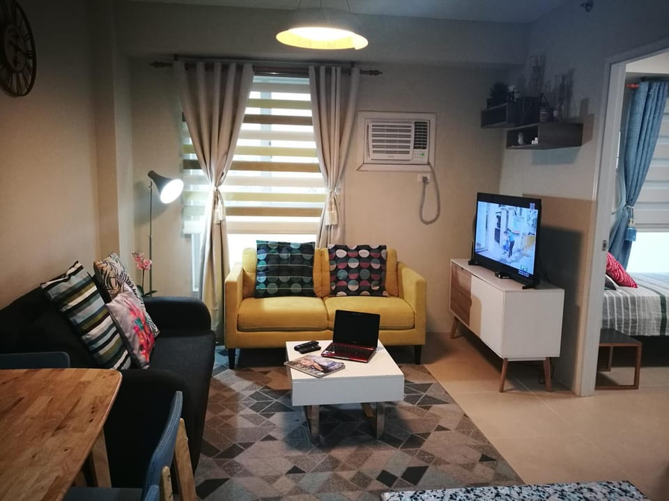 Communal lounge/ TV room, TV and multimedia, Living room, Seating area