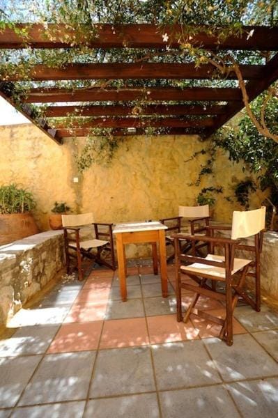 Area and facilities, Inner courtyard view