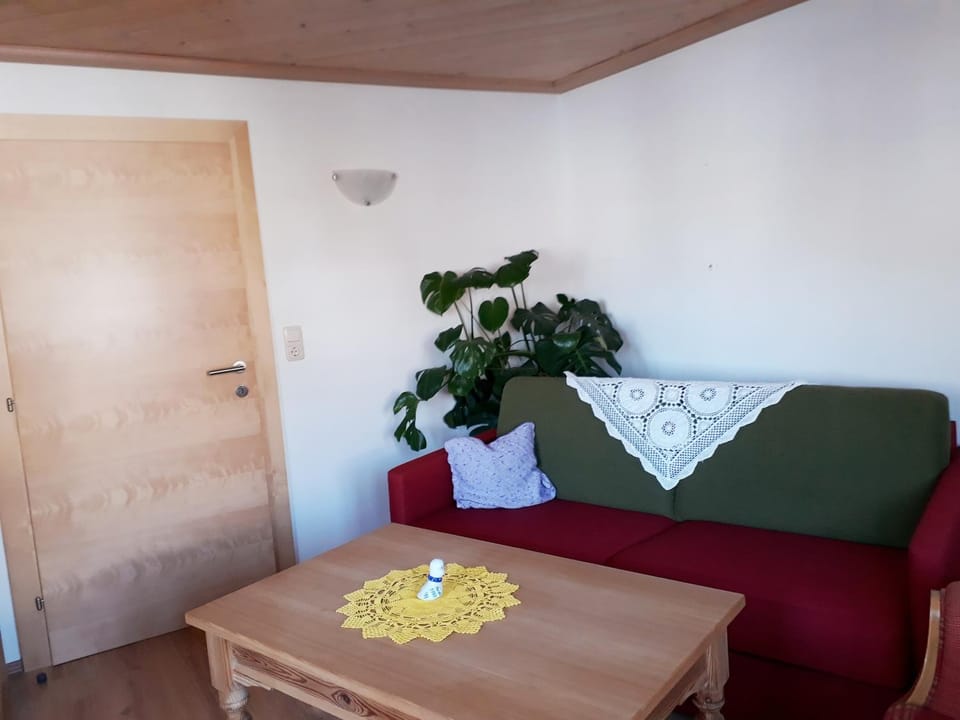 Bed, TV and multimedia, Living room, Photo of the whole room, Bedroom