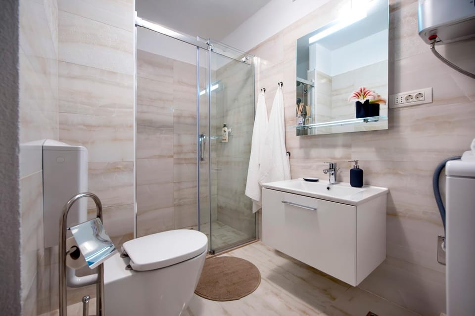 Shower, Toilet, Bathroom