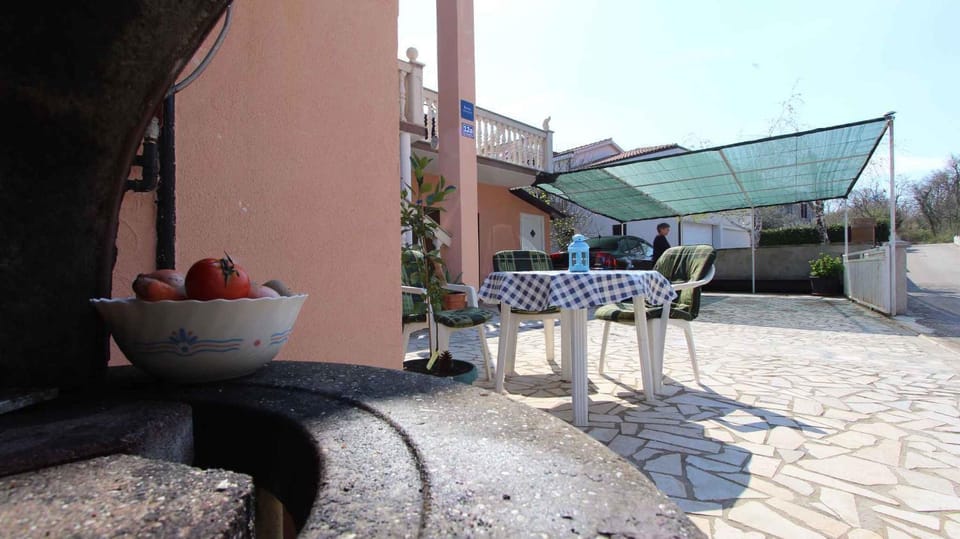 Property building, Summer, Garden, Balcony/Terrace