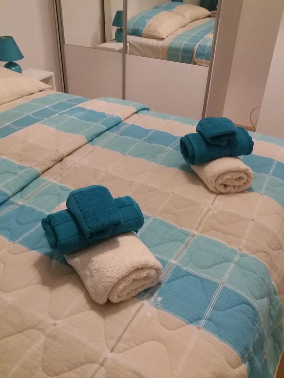 Bed, Bedroom, towels