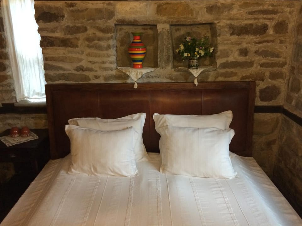 Photo of the whole room, Decorative detail