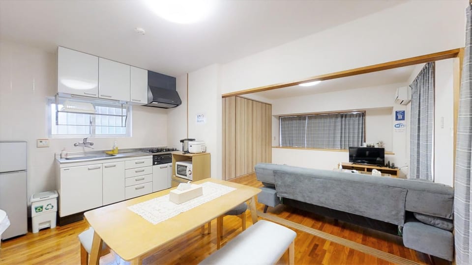 Kitchen or kitchenette, Living room, minibar, stove