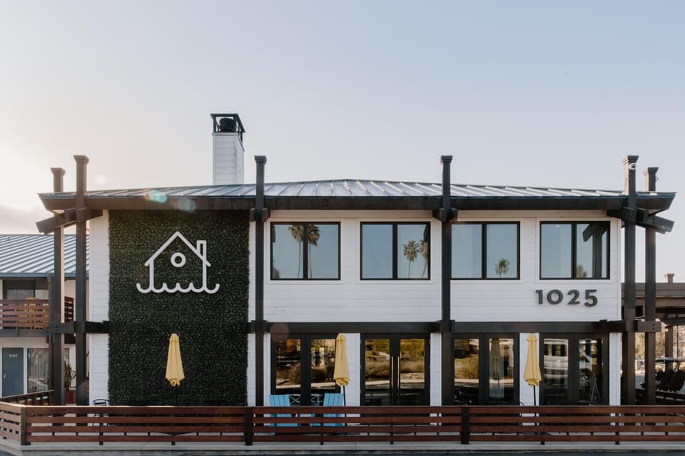 Property building, Lobby or reception, Cycling