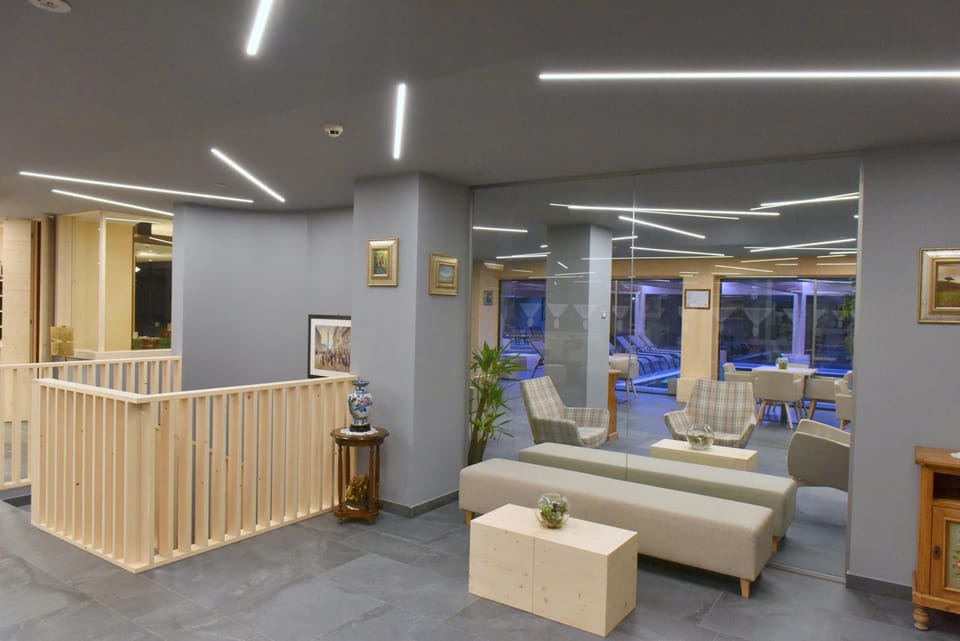Communal lounge/ TV room
