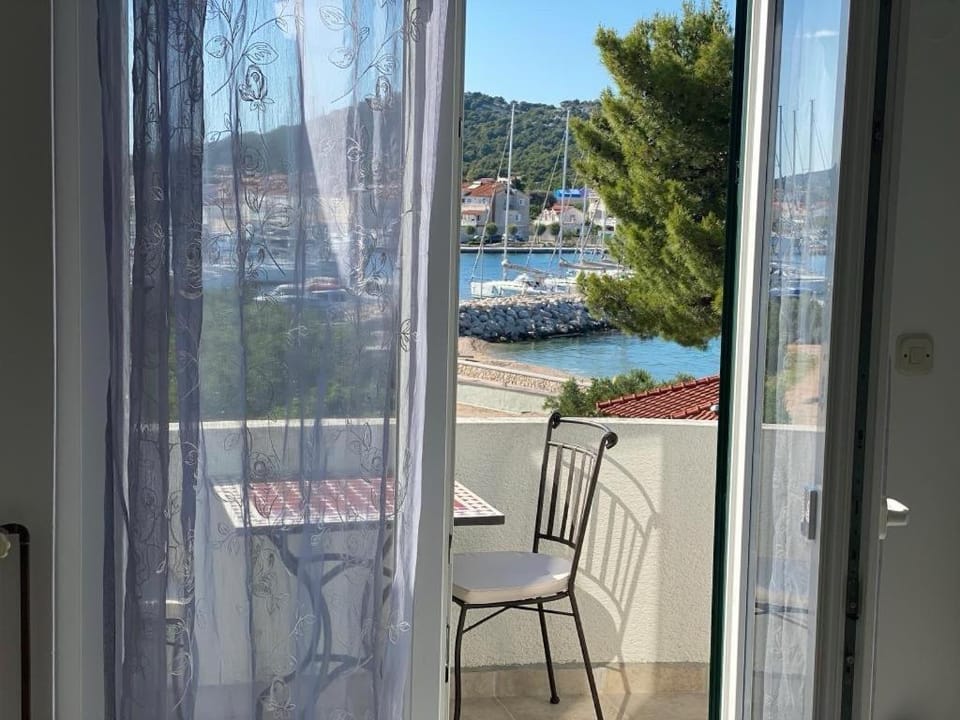 Marta, Laura Apartment in Tisno