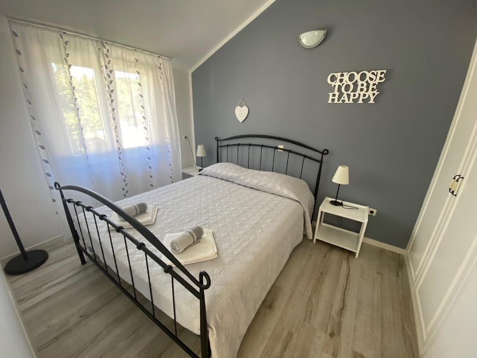 Marta, Laura Apartment in Tisno