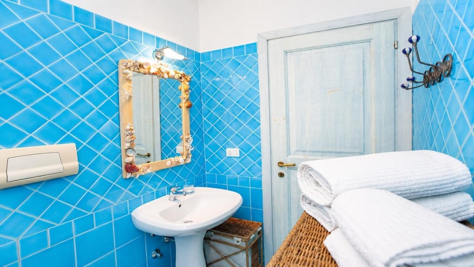 Toilet, Bathroom, towels