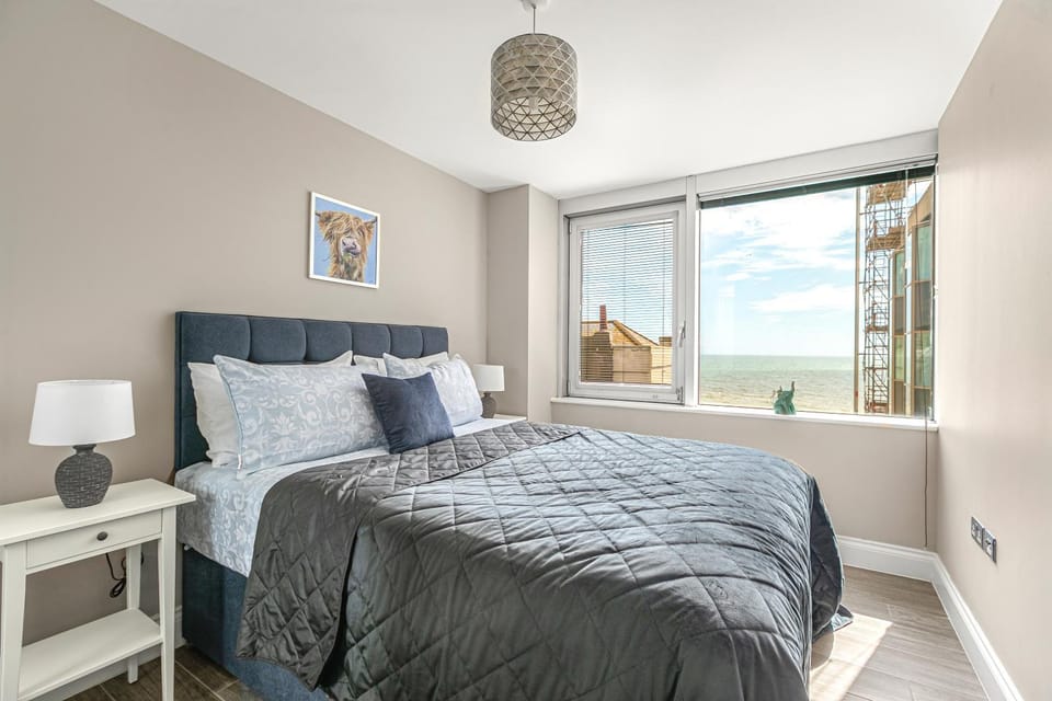 Bed, Photo of the whole room, Bedroom, Sea view, internet