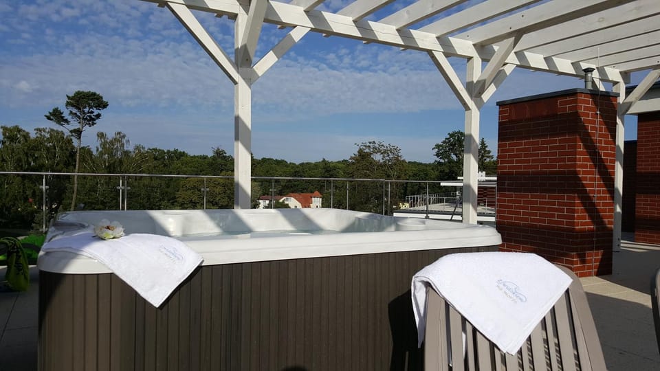 Property building, Property logo or sign, Natural landscape, Garden, Hot Tub, Balcony/Terrace, Balcony/Terrace, Decorative detail, Beach, Beach, Hiking, Cycling, Evening entertainment, City view, Garden view, Garden view, Landmark view, Sea view, Sea view, Family, Family, Family