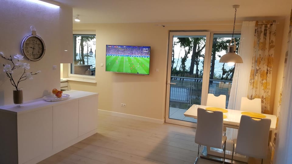 Nearby landmark, Bed, Off site, Property logo or sign, Natural landscape, Summer, Garden, Hot Tub, Bathroom, Coffee/tea facilities, Balcony/Terrace, Kitchen or kitchenette, Living room, Photo of the whole room, Dining area, Beach, Evening entertainment, Bedroom, On site, Garden view, Sea view, Area and facilities, Sunset, cot, Family, Family