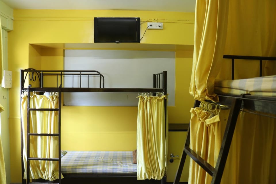 Ashirwad Guest House (Male Only) Bed and Breakfast in Pune