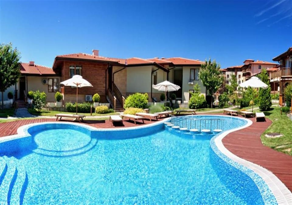 Swimming pool, Swimming pool