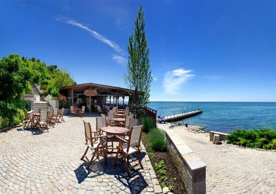 Property building, Restaurant/places to eat
