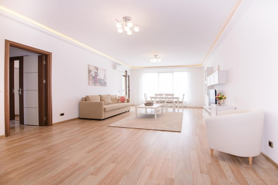 Living room, Photo of the whole room, Seating area, Dining area